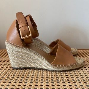 Vince Camuto Ankle Strap Leather Sandals. Size 8